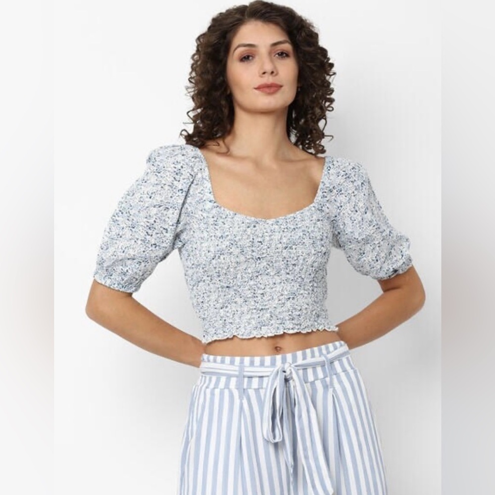 American Eagle Blue Floral Smocked Sweetheart Neckline Puff Sleeve Top Size L